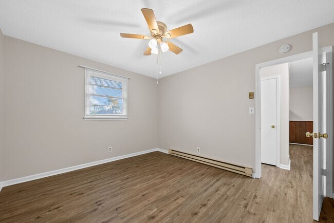 Building Photo - 110 Tandy Dr