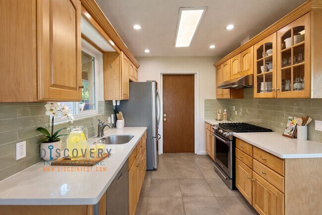 Building Photo - Mid-Century Modern 3 Bedroom Home in Montclair