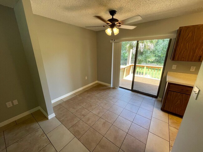 Building Photo - Clayton Duplex