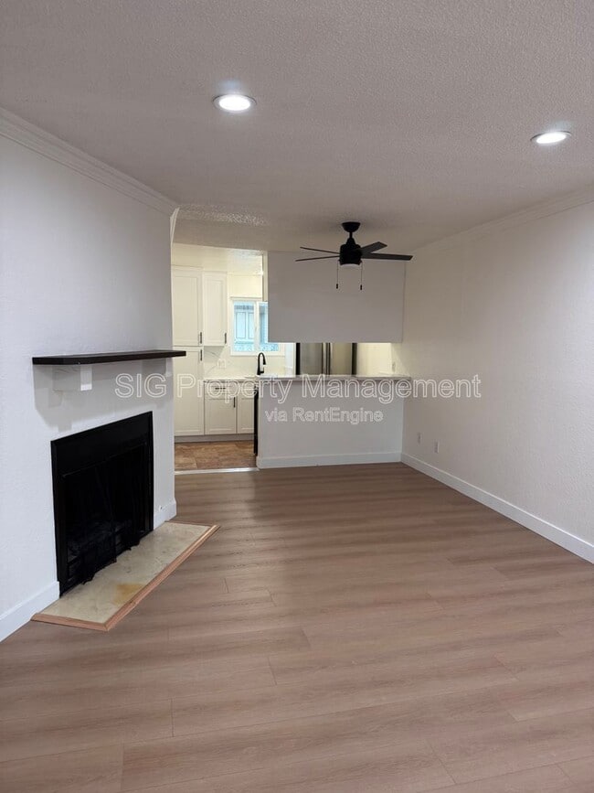 Building Photo - 10635 Sherman Grove Ave