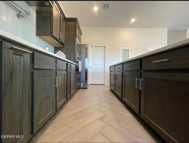 Building Photo - 420 Villa Socorro Pl