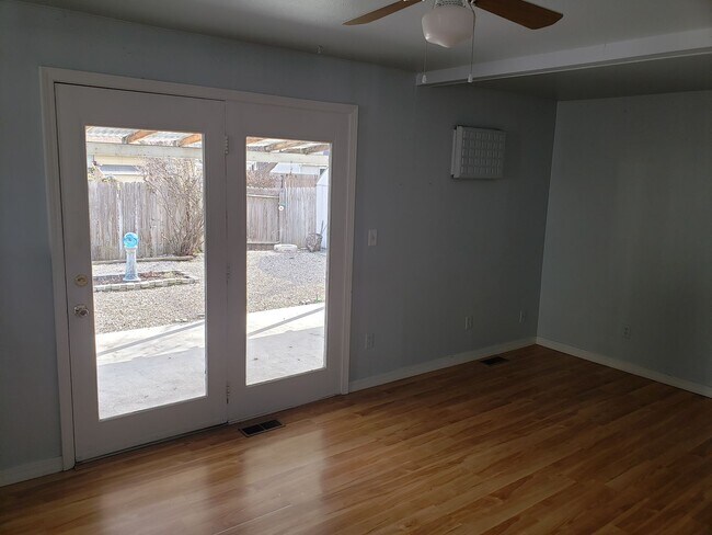 Building Photo - Available NOW - North End 3 bed 2 bath with a Fenced Yard