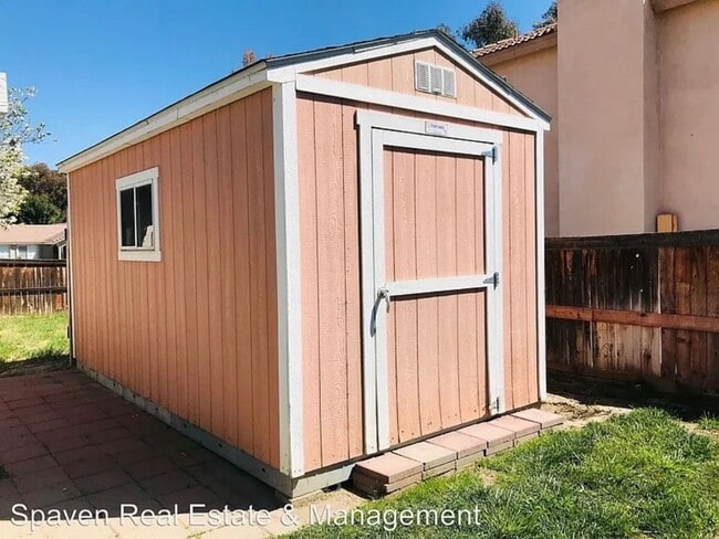 Building Photo - Cul-De-Sac Home