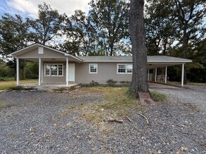 Building Photo - 3 Bedroom/1 Bath home for rent