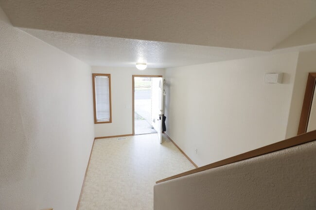 Building Photo - 3 Bedroom 2.5 Bathroom  Townhome