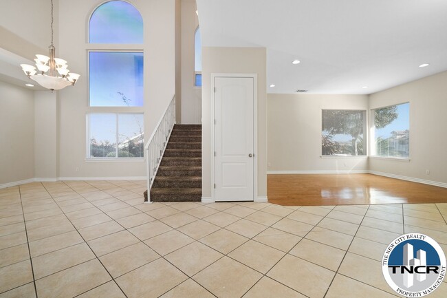 Building Photo - Gorgeous 4 Bedroom | 3.5 Bath