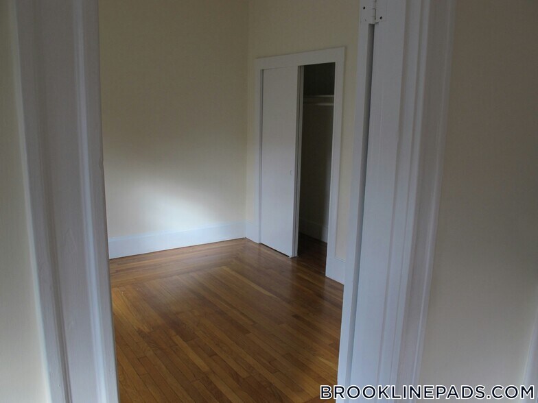 Building Photo - 19 Fairbanks St