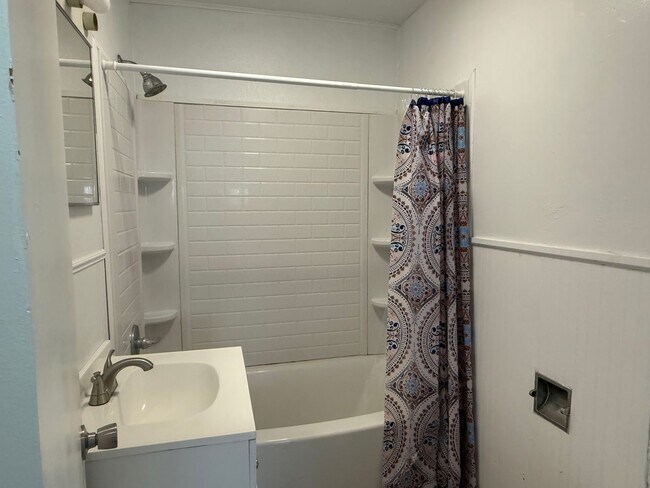 Building Photo - 221 Taylor St