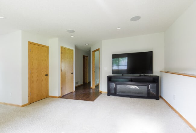 Building Photo - 22075 Red Oak Dr