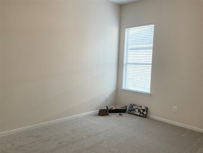 Building Photo - 6 Dragon Hill Pl