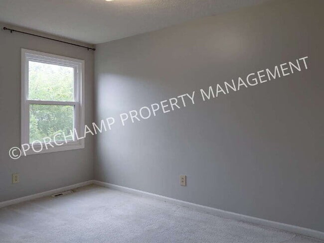 Building Photo - 3045 Chaminade Ct SW