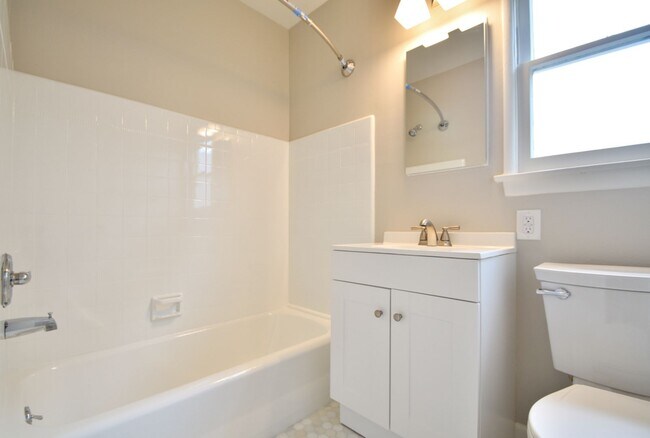 Building Photo - 1350