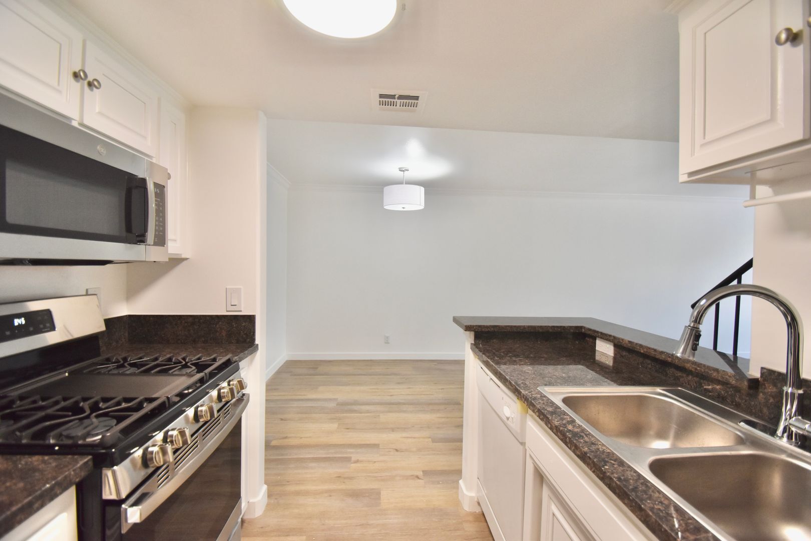 Building Photo - 6041 Fulton Ave