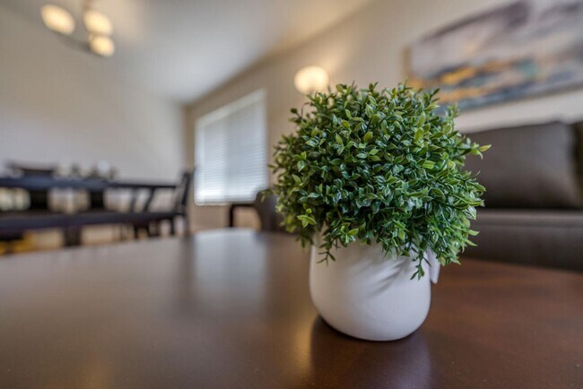 Building Photo - FULLY FURNISHED Sparks home with all utilities included and flexible lease options