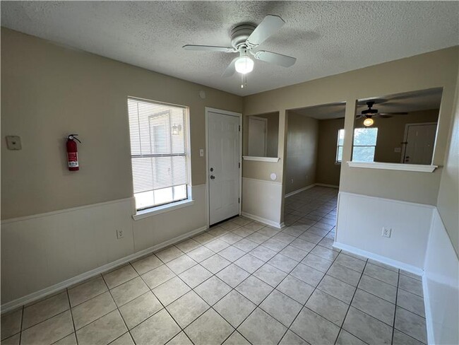 Building Photo - 519 Geri Dr