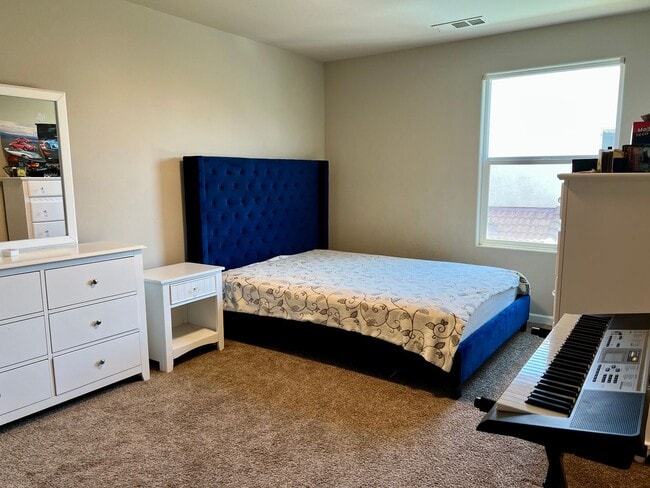 Building Photo - Stunning 3-Bed, 2.5-Bath Home Near Clovis ...