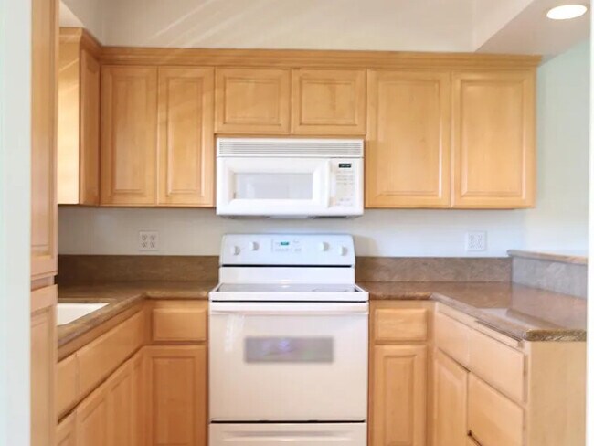 Building Photo - 5796 Encina Rd