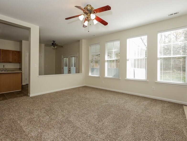 Building Photo - 8264 Chatham Oaks Dr