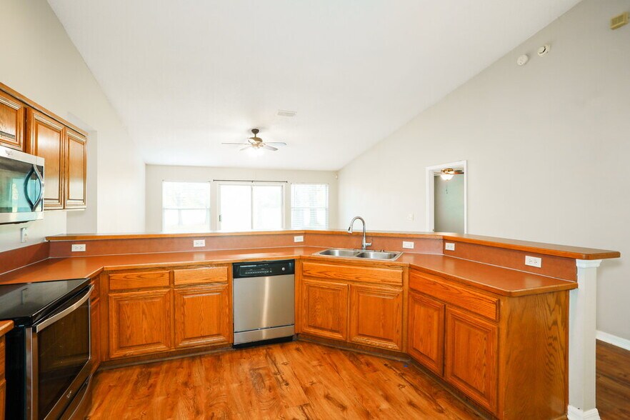 Building Photo - 313 Johns Glen Dr