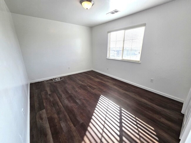 Building Photo - Beautiful 3 Bedroom 2.5 Townhouse by Summit Charter Academy