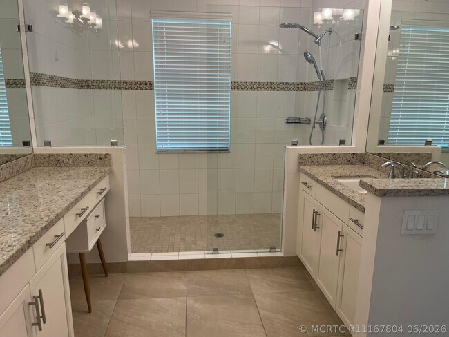 Building Photo - 23045 Clear Echo Dr