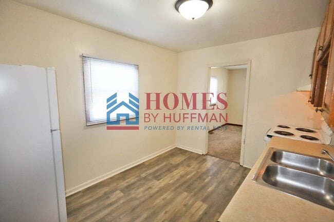 Building Photo - 1215-1215 Joan Ave