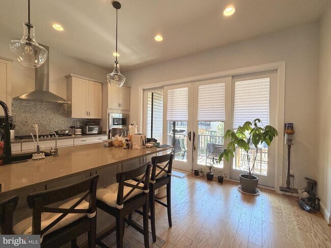 Building Photo - 12305 W Oaks Dr