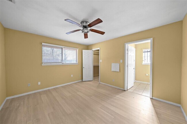 Building Photo - 9746 Seeker St