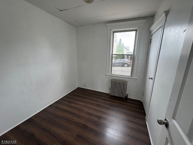 Building Photo - 494 10th Ave