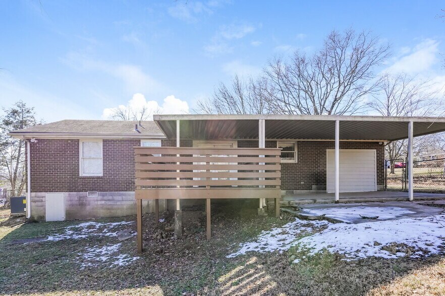Building Photo - 621 Farview Dr