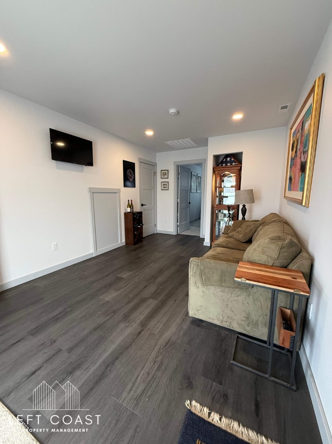 Building Photo - 480 Alsea Ave