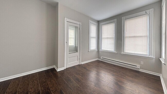 Building Photo - 1915 W Erie Ave