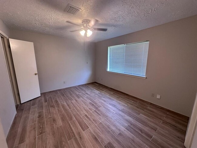 Building Photo - 9210 Goodmeadow Dr