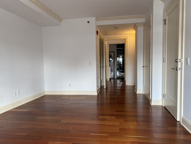 Building Photo - 1 S Astor St