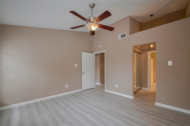 Building Photo - 2211 S Kirkwood Rd