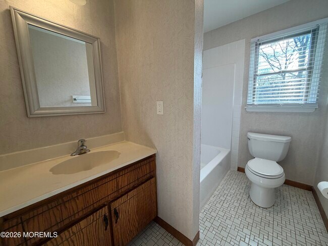 Building Photo - 1310 George St