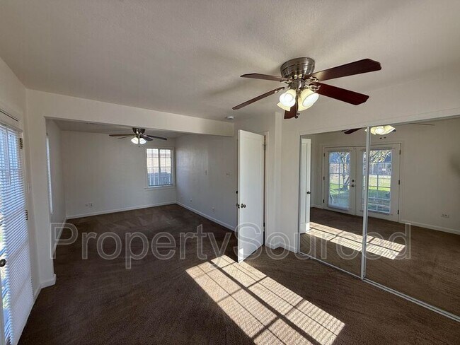 Building Photo - 221 N Lincoln Ave