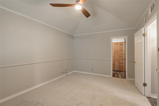 Building Photo - 610 Normal Park Dr