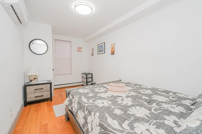 Building Photo - 479 Putnam Ave