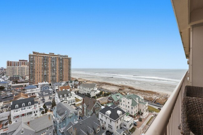 Building Photo - 5000 Boardwalk