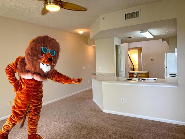 Building Photo - 2005 Mariposa Vista Ln