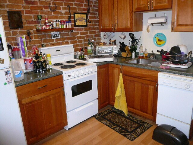 Building Photo - 225 Parsons St