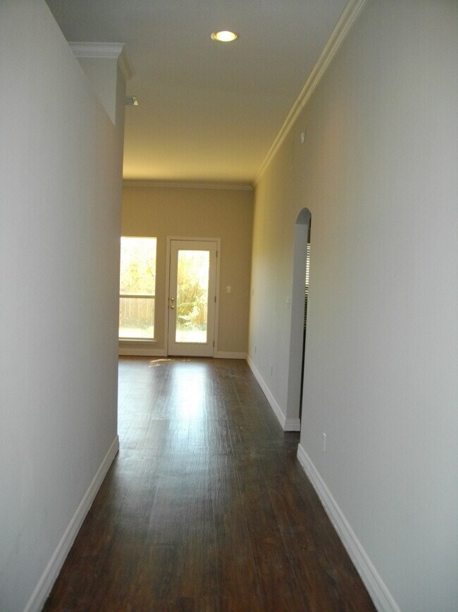 Building Photo - Kings Pointe Subdivision Just off E..Kings...