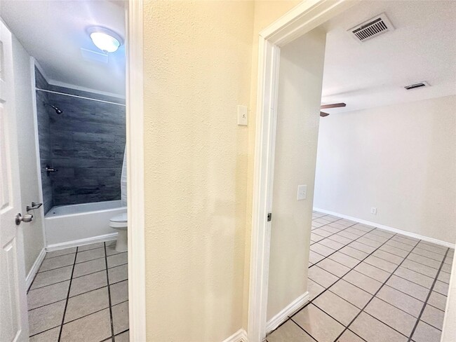 Building Photo - 5101 Purple Sage Dr