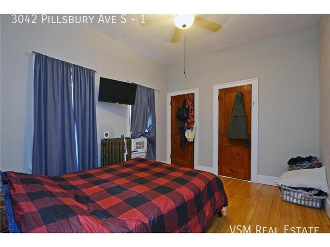 Building Photo - 3-bedroom 1 bath in uptown plus bonus room...