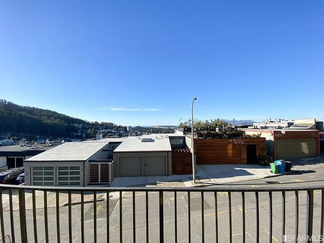 Building Photo - 370 Upper Terrace