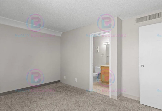 Building Photo - Incredible condo near UNR! This charming 2...