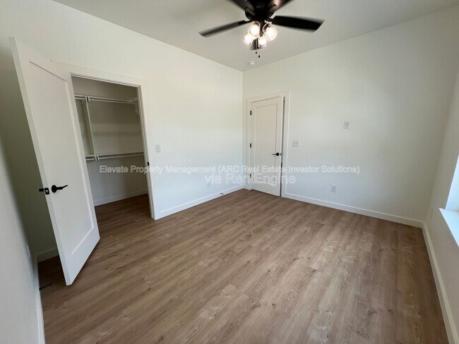 Building Photo - 216 E Hurd St