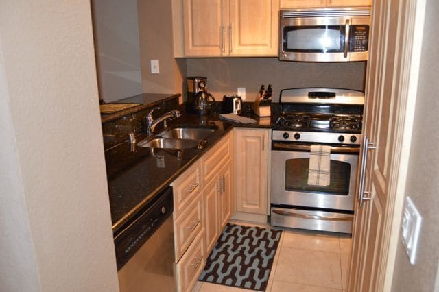 Building Photo - Meridian TOP FLOOR Luxury Condo with Strip...