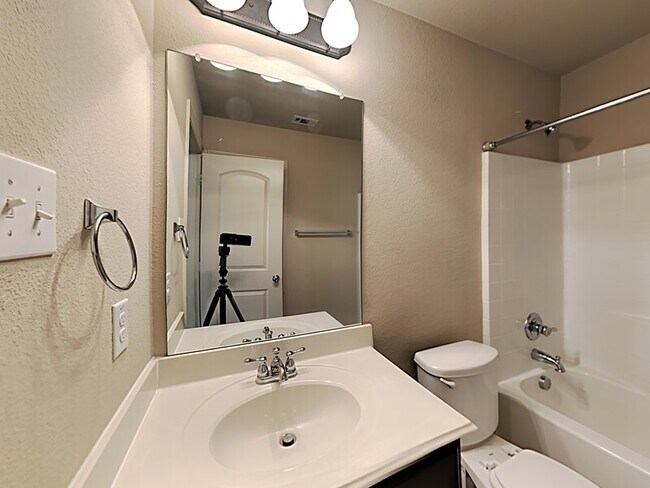 Building Photo - 5860 Burgundy Rose Dr